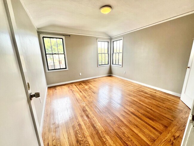 front bedroom upstairs - 1390 Dwight Way