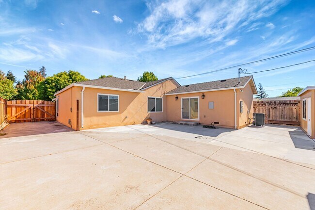 Building Photo - 2125 Walnut Grove Ave