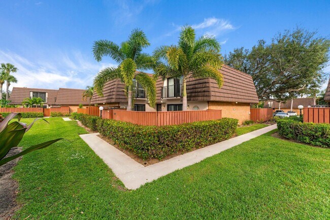 Building Photo - 1806 18th Ct