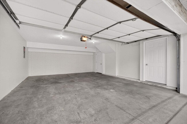 Building Photo - 320 E 29th St