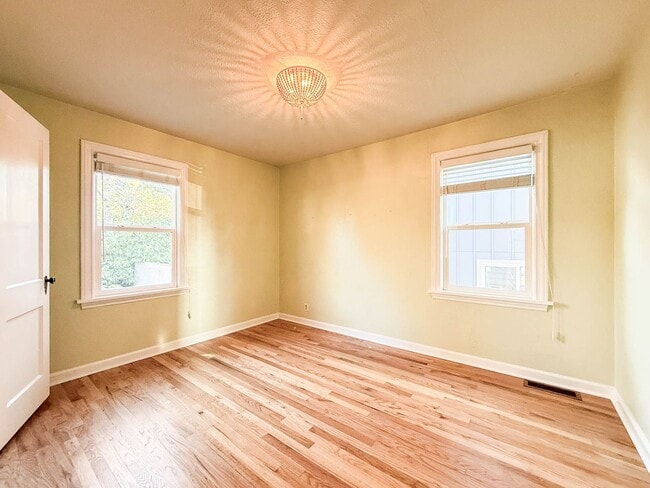 Building Photo - Beautiful Home in Convenient Northgate Location