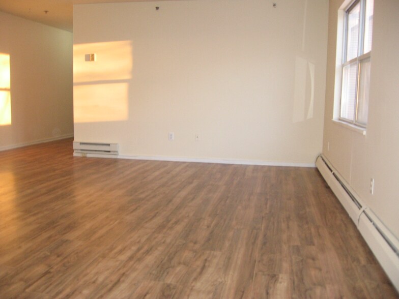 Building Photo - 641 S Woodward St