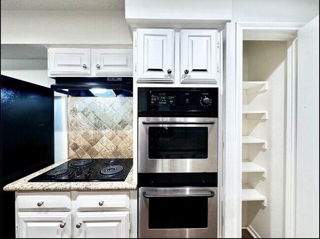 Building Photo - 9110 Gustine Ln