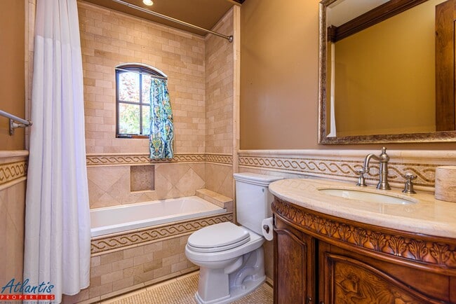 Building Photo - Executive Estate in the Heart of Silicon Valley