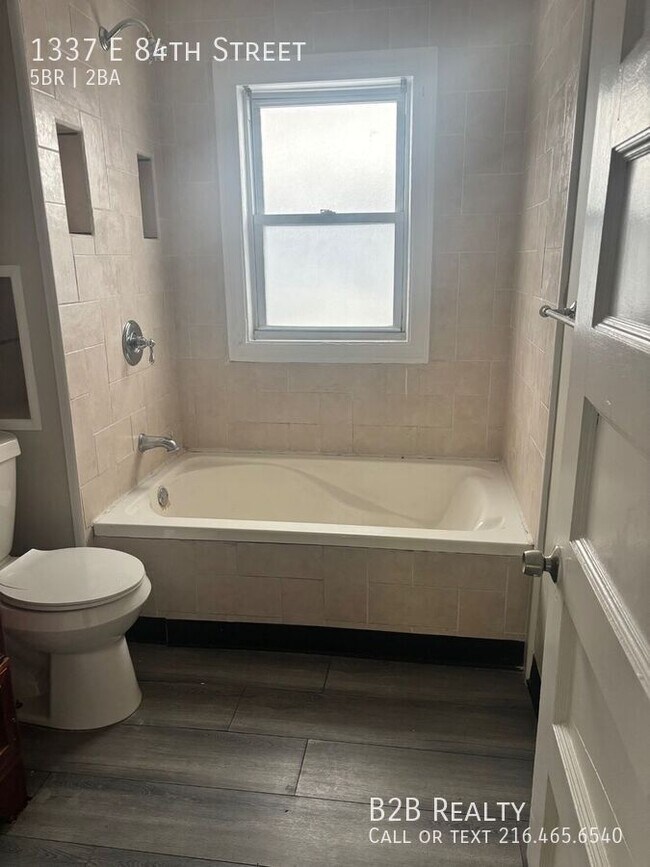 Building Photo - 1337 E 84th St