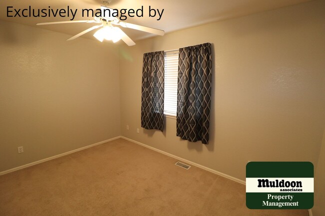 Building Photo - Lovely Pet Friendly Pueblo West home!  Com...