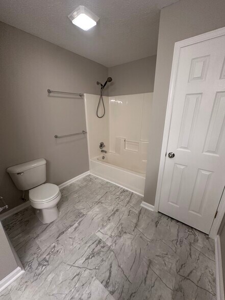 Building Photo - 4293 Bristow Rd