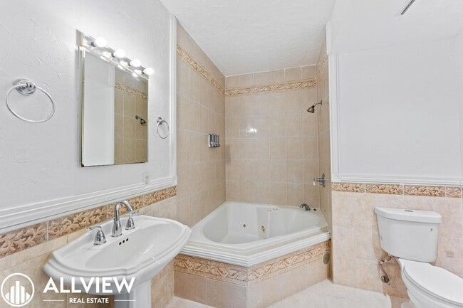 Building Photo - Beautifully Renovated 2-Bed, 2-Bath Home in a Gated Community!