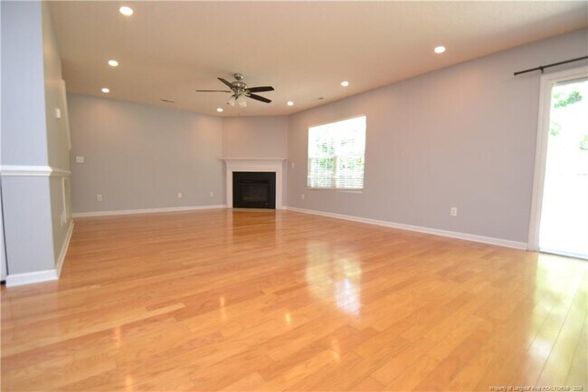 Building Photo - 2804 Thoreau Dr