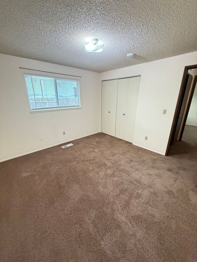 Building Photo - 2713 S 7th St