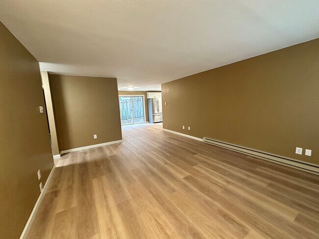 Building Photo - **$250 OFF 1ST MONTHS RENT!!** Remodeled 3 Bedroom SW Portland Home!