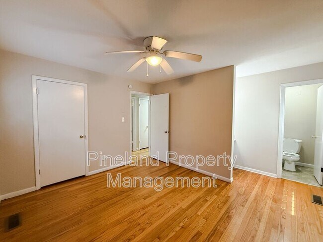 Building Photo - 7220 Ainsley St