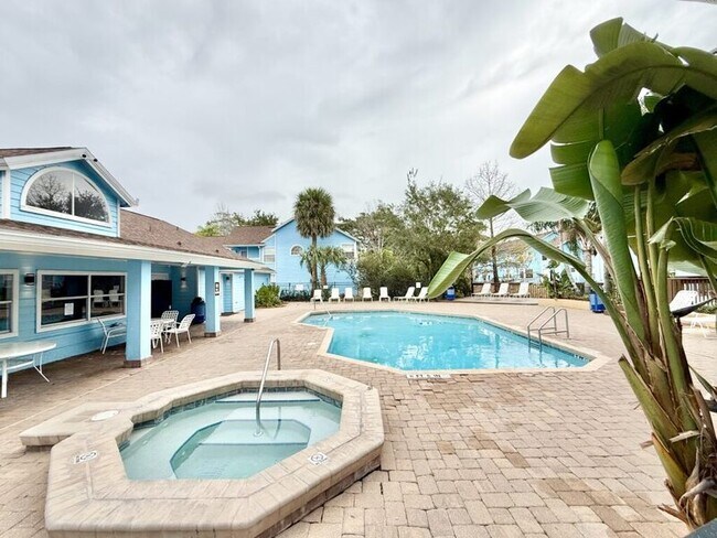 Building Photo - 2723 N Poinciana Blvd