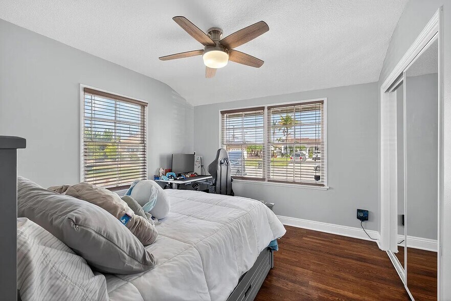 Building Photo - 2924 W 136th St