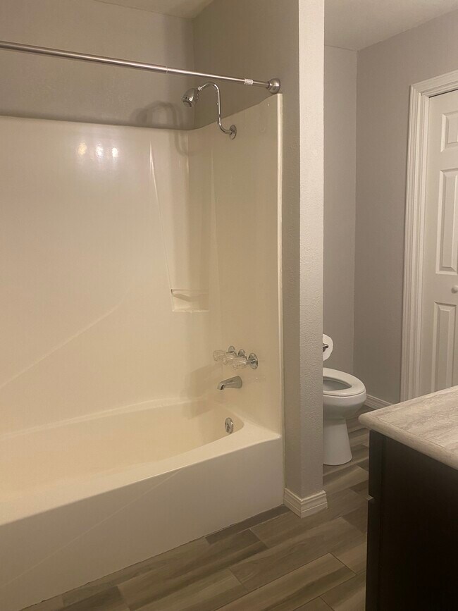 Building Photo - 826 Hardy Springs Cir