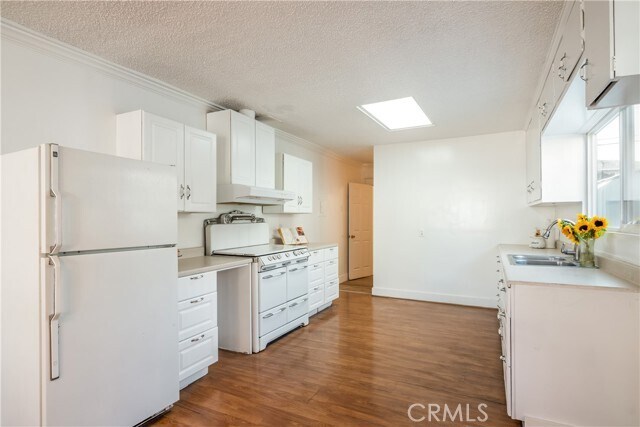Building Photo - 1125 Heliotrope Dr