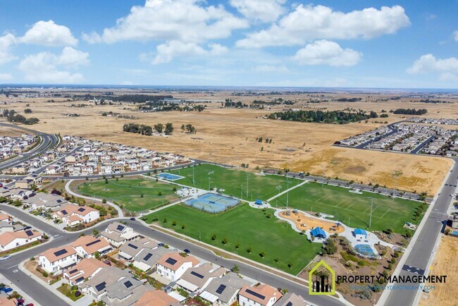 Building Photo - Vineyard Creek-Former Model Home