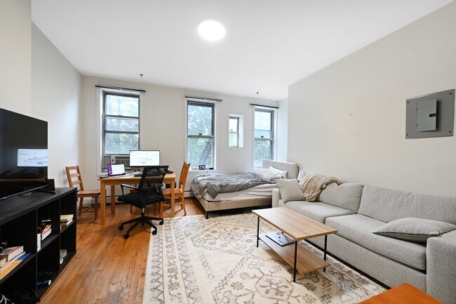 Building Photo - 108 Adams St