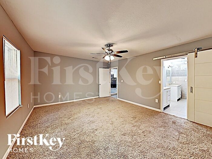 Building Photo - 626 Warren St