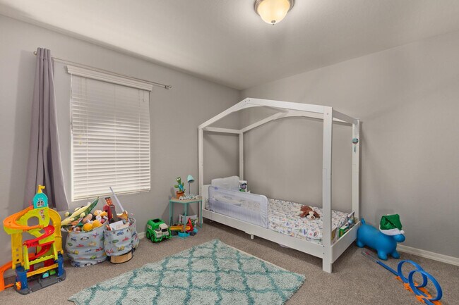 Building Photo - 7919 S 8th Way
