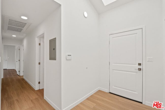 Building Photo - 2619 Carmona Ave