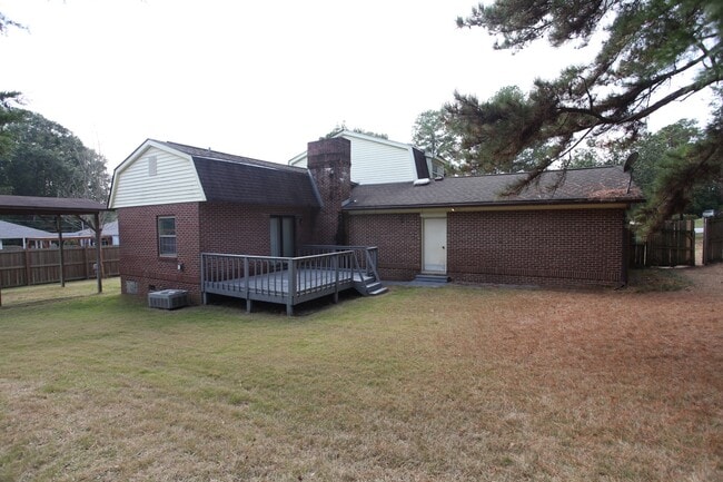 Building Photo - Remodeled 5bed/3.5 Bath House!