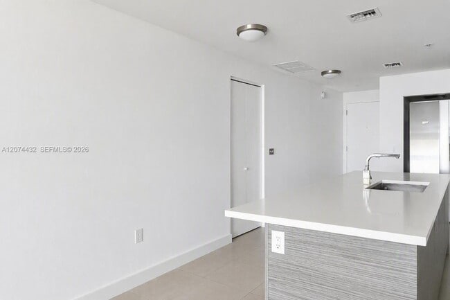 Building Photo - 460 NE 28th St