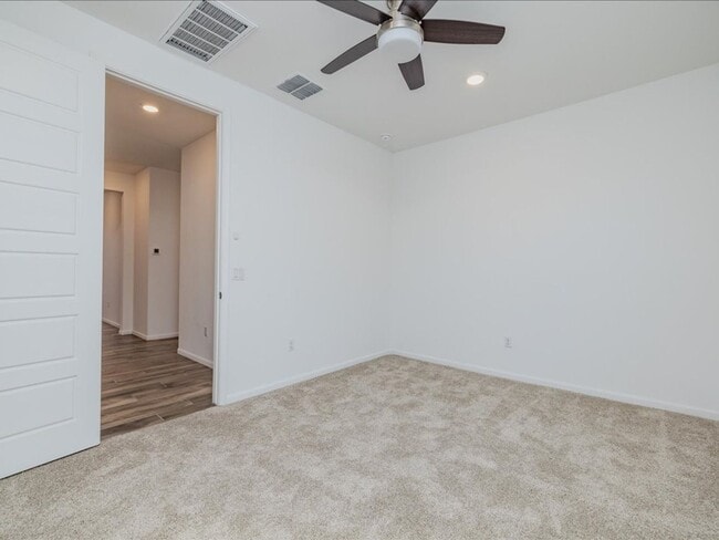 Building Photo - $500 OFF FIRST MONTHS FULL RENT!