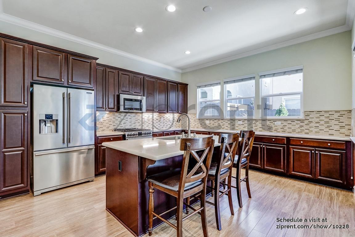 Building Photo - 941 Bracken Ct