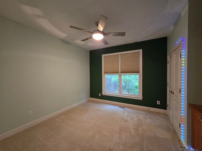 Building Photo - Stylish 3BR, 3BA Townhouse – Prime Location Near Durham & Chapel Hill!