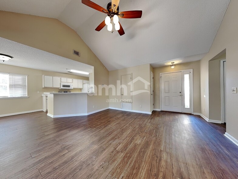 Building Photo - 106 Habitat Dr