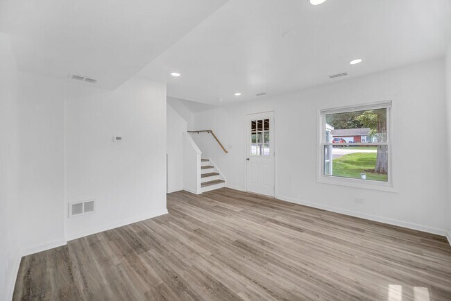 Building Photo - 37544 Columbus Ave