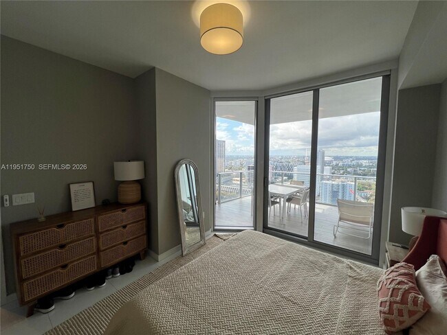 Building Photo - 851 NE 1st Ave