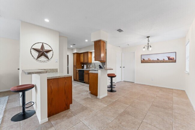 Building Photo - 12755 Mill Ridge Dr