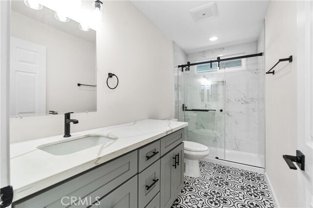 Building Photo - 523 W 12th St