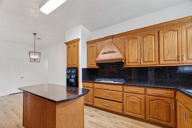 Building Photo - 7403 Oak Walk Dr