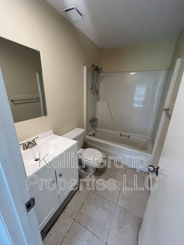 Building Photo - 858 Fox Lake Dr