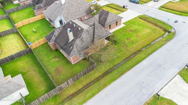 Building Photo - 101 Tara Oak Dr