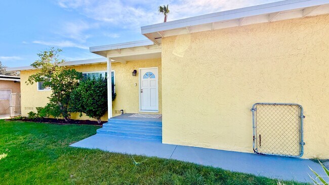 Building Photo - 1280 Alturas Rd