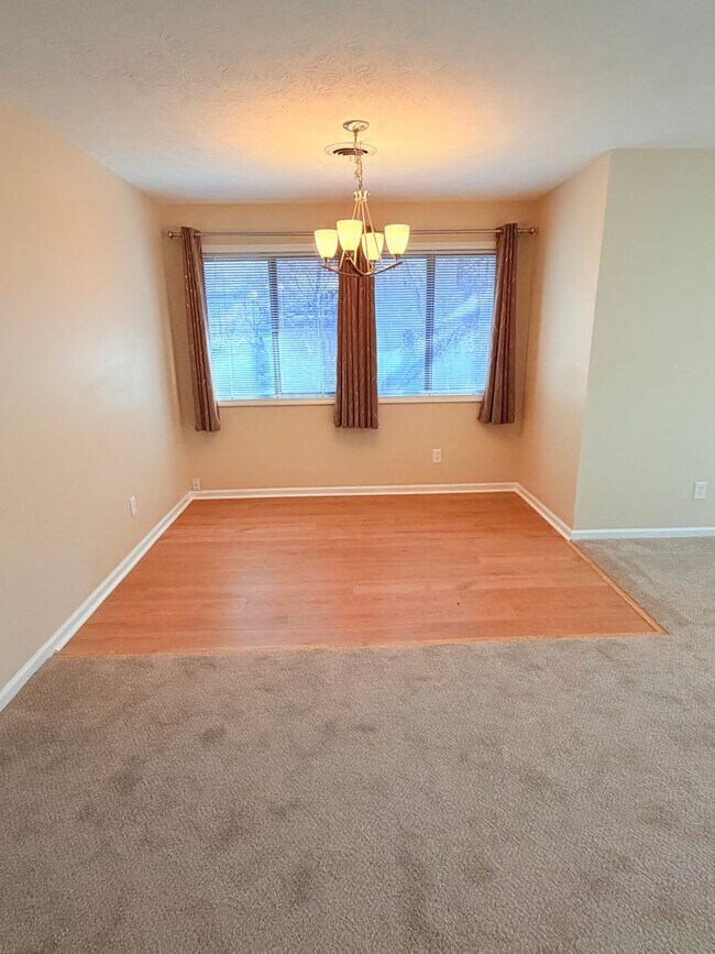 Building Photo - Great Location - 2 Bed, 2 Bath Condo Available Now!