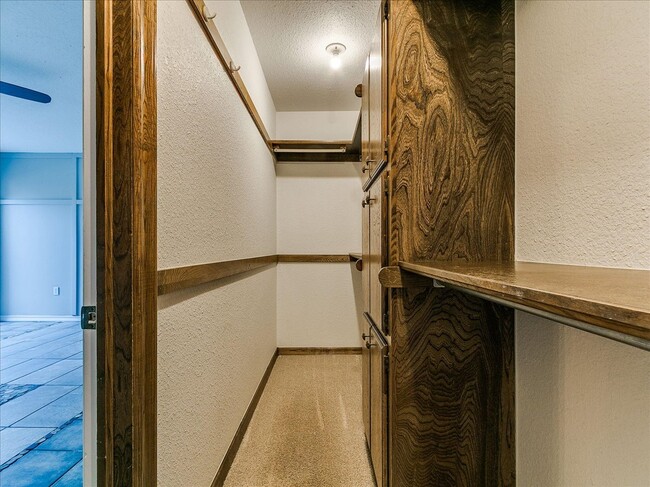 Building Photo - 6 Janeway Pl