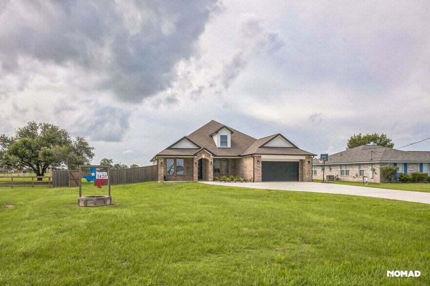 Building Photo - 1420 Palomino Trail