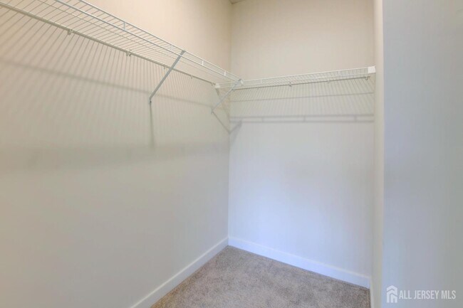 Building Photo - 722 Lorhan Dr