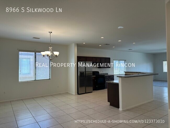 Building Photo - FRESH AND READY!! VAIL SCHOOLS TOO!!3 bed/...