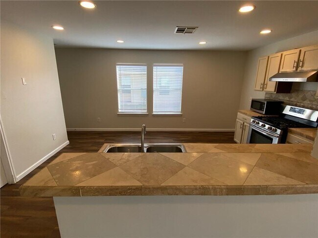 Building Photo - 141 Ruby Lake Dr