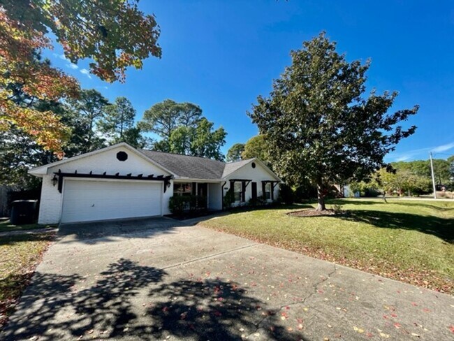 Building Photo - 1315 Forest Shore Dr