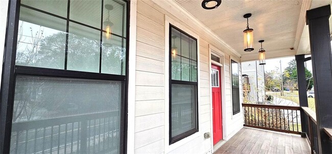 Building Photo - 1993 Memorial Dr SE