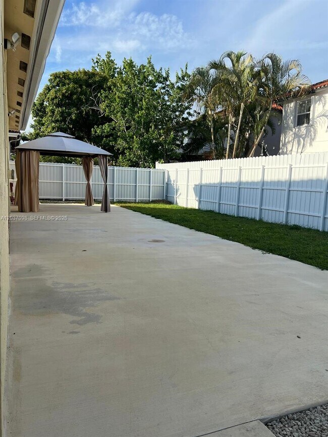 Building Photo - 6101 SW 159th Ct