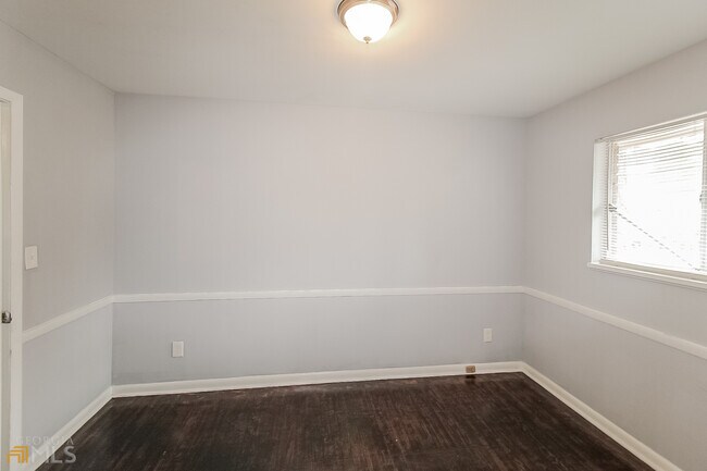 Building Photo - 2375 Surrey Trail