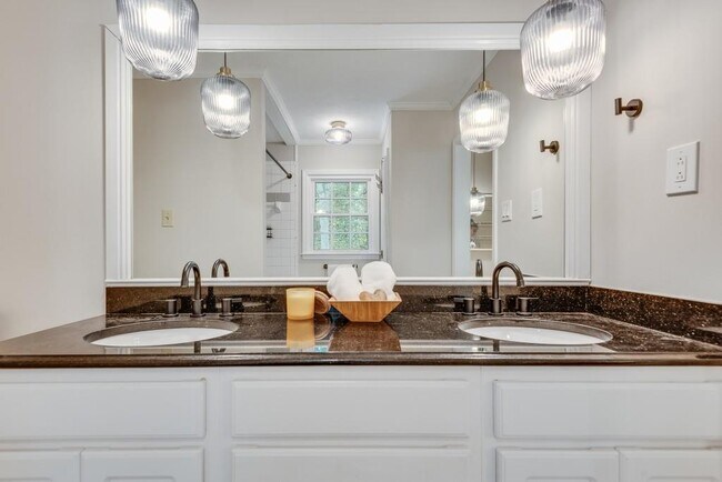 Building Photo - 2663 Rangewood Dr NE